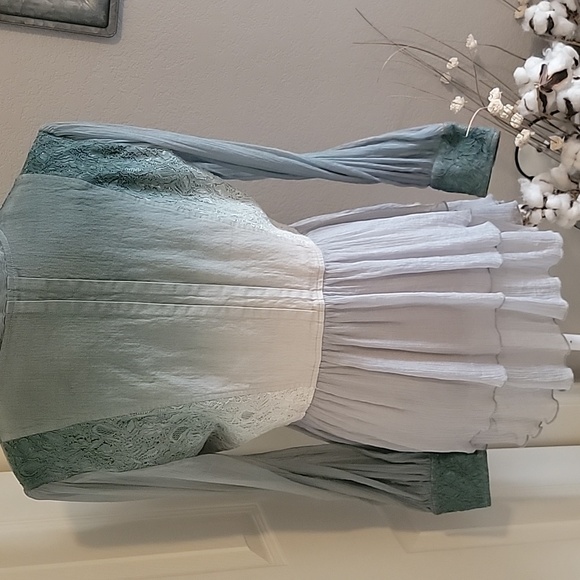 Elegant Green and Grayish Teal Lace Women's Jacket - Picture 5 of 6